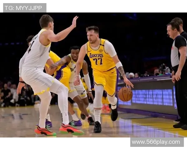 2020NBA季后赛掘金与湖人第五场激战回顾与精彩瞬间分析